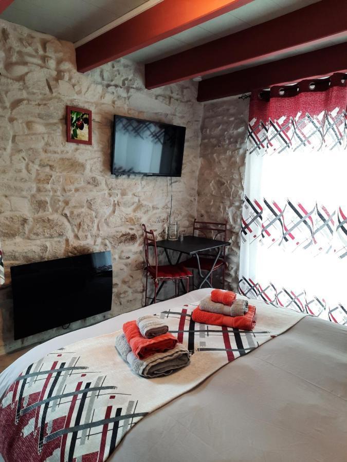 L'Echappee Tremoussante Bed & Breakfast Saint-Barthelemy-de-Vals Exterior photo